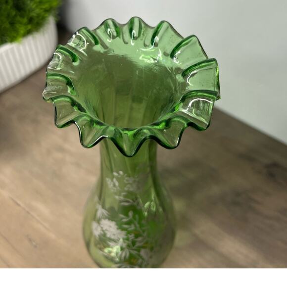 Vintage Green Handblown and Painted white and gold ruffle vase - Picture 2 of 7